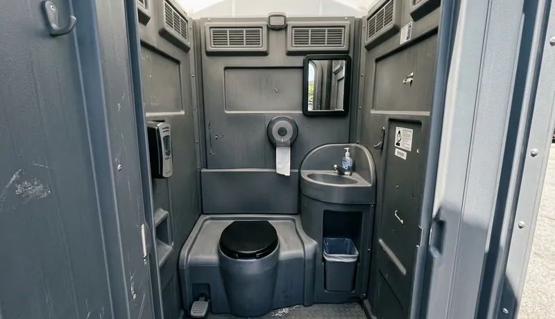 Deluxe Porta Potty (with Flushing) in Arizona, AZ